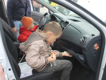 Во время празднования Дня города саратовцы протестировали новые модели автомобилей