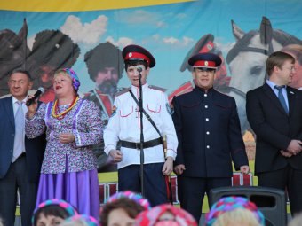 Саратовские чиновники с казаками спели «Любо, братцы, любо»