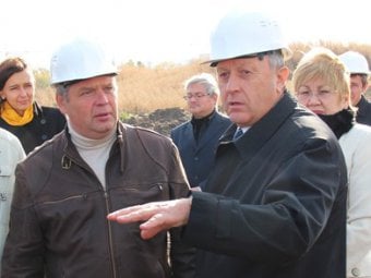 Валерий Радаев потребовал соблюсти сроки строительства Дворца водных видов спорта