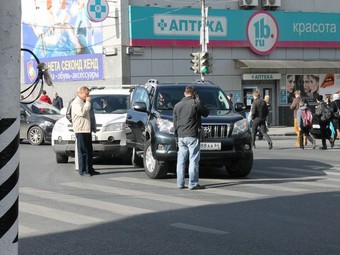 ДТП с участием двух внедорожников спровоцировало пробку в центре города