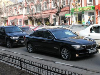 Правительство планирует ремонт BMW губернатора и джипа для его охраны