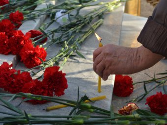 На Воскресенском кладбище провели православную панихиду памяти жертв политических репрессий 