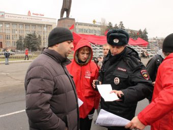 Во время митинга КПРФ полиция задержала подозреваемого в распространении провокационных листовок