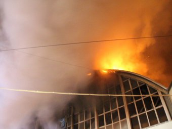 Пострадавших от пожара на рынке «Сенной» призывают обратиться в полицию
