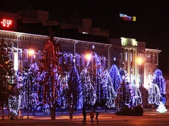 Власти Саратова отстают от энгельсских коллег в украшении города к Новому году