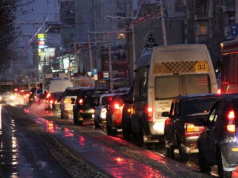 Небольшое ДТП стало причиной дорожного коллапса в центре Саратова