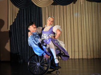 В Саратове выступил танцевальный коллектив инвалидов-колясочников