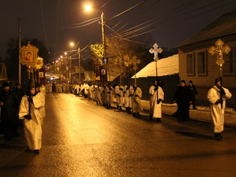 По улицам Энгельса прошел традиционный крещенский крестный ход