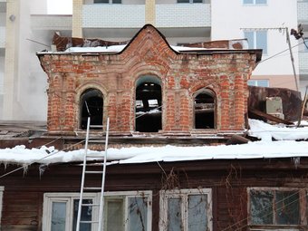 На Радищева и Кутякова горел двухэтажный дом. Пяти семьям негде жить