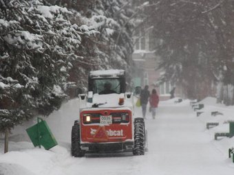 Ночью ограничат парковку на трех улицах в центре города