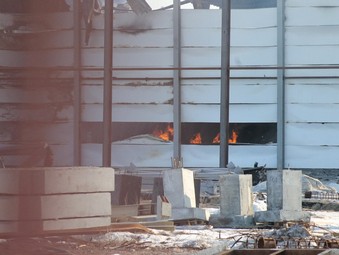 МЧС: В Клещевке горит здание «Короля диванов»