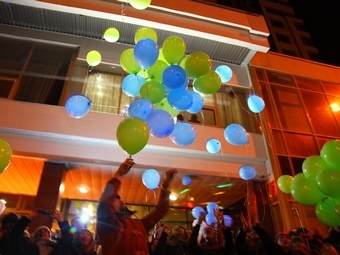 Саратовцы запустили в небо четыреста светящихся воздушных шаров