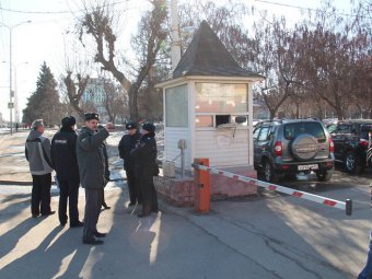 Видеоблогеру-коммунисту не позволили эвакуировать десятки автомобилей с Театральной площади