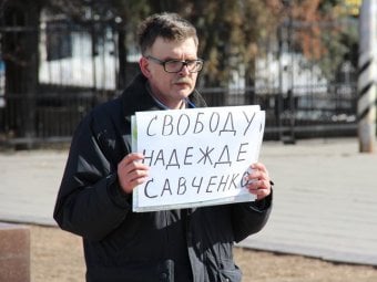 Гражданский активист назвал «позорящими Россию» плакаты участников митинга «За присоединение Крыма»