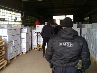 В Саратове ОМОН ликвидировал склад с 27 тысячами литров нелегального алкоголя