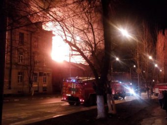 Пожар на складах Рейнеке полтора часа тушили более сотни человек