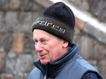 Александр Ландо о футболках с Путиным и трусах на «лице города»: «В 90-е годы, наверное, эти палатки были нужны»