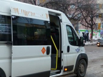 Из-за резкого торможения саратовской маршрутки в больницу попали две пассажирки