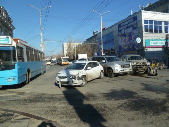 Массовое ДТП парализовало движение в центре Саратова