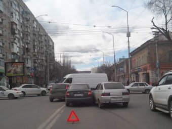Очевидцы: ДТП на Кутякова вызвала заторы по дороге к вокзалу