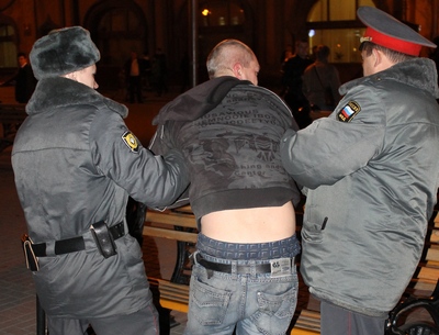 Ночью пьяный саратовец грубо обматерил полицейского на 2-й Садовой
