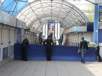На Аллее роз начался демонтаж торговых павильонов