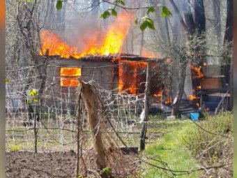Полицейские Аткарского района помогли МЧС в тушении крупного пожара в дачном поселке