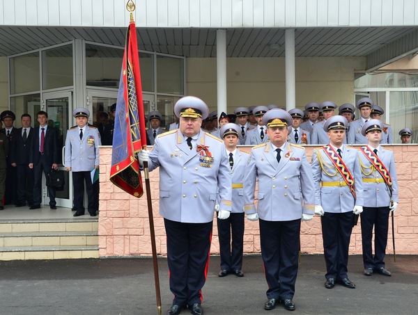 Валерий Радаев поздравил саратовских полицейских с вручением нового знамени