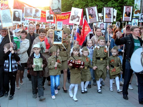 Более тысячи саратовцев приняли участие в шествии «Бессмертного полка»