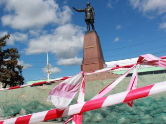 Ремонт памятника Дзержинскому на Привокзальной площади застопорился