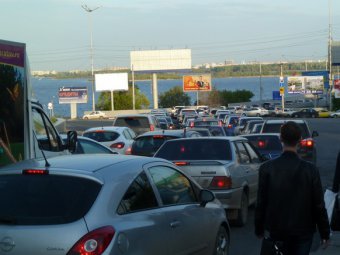 Фоторепортаж. Массовая авария на мосту Саратов-Энгельс стала причиной транспортного коллапса