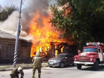 В Энгельсе пожаром уничтожено крупное здание