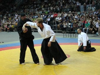 Стивен Сигал провел показательный бой для зрителей и участников турнира по самбо