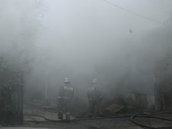 В центре Саратова горит жилой дом дореволюционной постройки