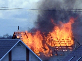 Ночью на улице Новоузенской сгорел частный дом