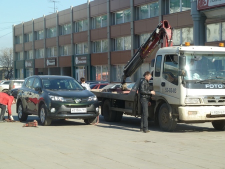 В Саратове право эвакуировать автомобили на три года получили пять фирм