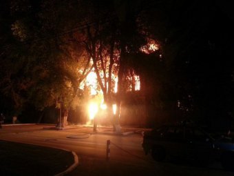 Ночью в центре Саратова трижды горели дома из ветхого жилфонда