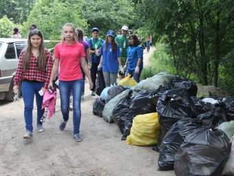 На «Чистой ноте» лес вокруг Андреевских прудов убирали 200 человек