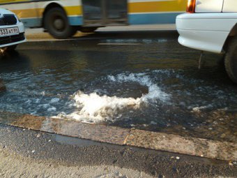 «Водоканал» о потоках воды на Московской: Открыт пожарный гидрант, это не аварийная ситуация