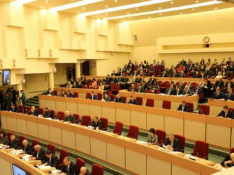 «Профессиональным» депутатам Саратовской областной думы запретят защищать граждан в суде