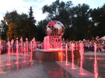 В Заводском районе Саратова открыли фонтан Мира