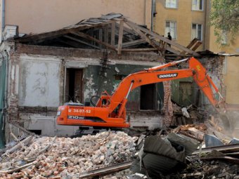 В центре Саратова под строительство банка сносят старинное здание