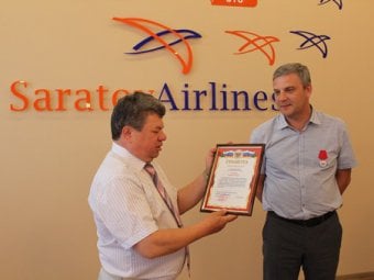 Гендиректору «Саратовских авиалиний» вручили медаль «Отвага. Честь. Слава»