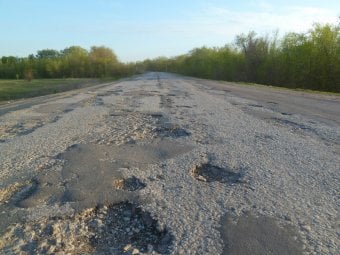 Валерий Радаев распорядился заключить контракт на капремонт 8,5 километра дороги за 277 миллионов рублей