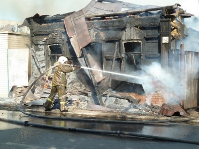 В Балашове при пожаре погибли пенсионерка и неизвестный мужчина