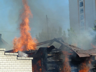 В Саратове полицейские по горячим следам задержали поджигателя