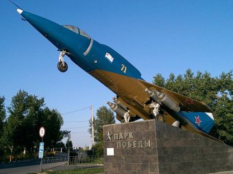 Саратовцы возмущены неправильной покраской самолета на входе в Парк Победы