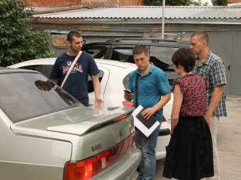 Полицейские намерены провести обыск в квартире родителей журналиста Вилкова