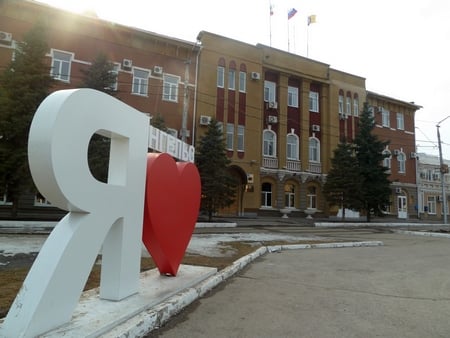 В Энгельсе на депутатские кресла выдвинулись предприниматель, безработный и стрелок-железнодорожник