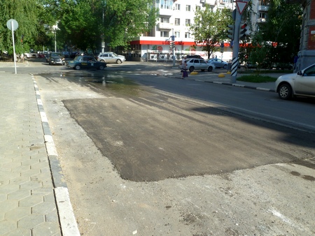 Рабочие окончательно залатали «губернаторскую» яму